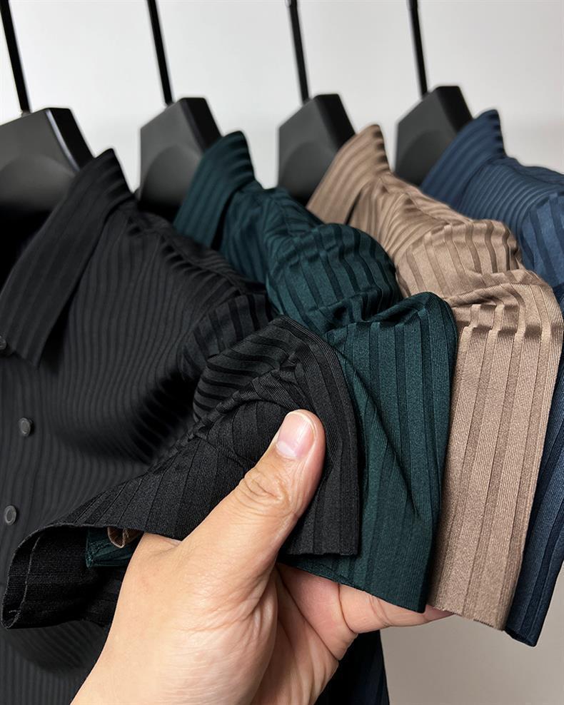 Men's sports polo shirt with striped collar